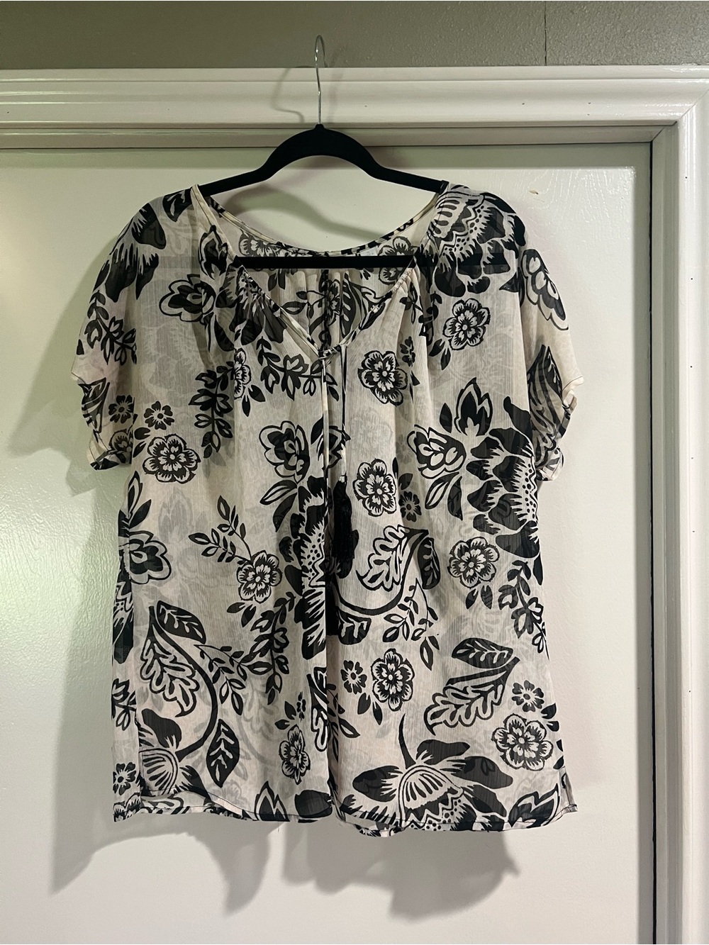 New York & Company Black and White Floral Peasant Blouse